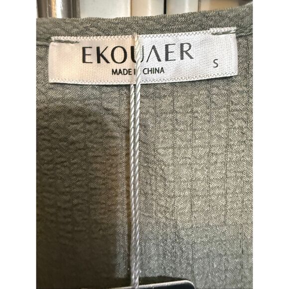 NWT Ekouaer Women's Textured Long Sleeve Button-Up Shirt Sage Green Size Small - Picture 5 of 9
